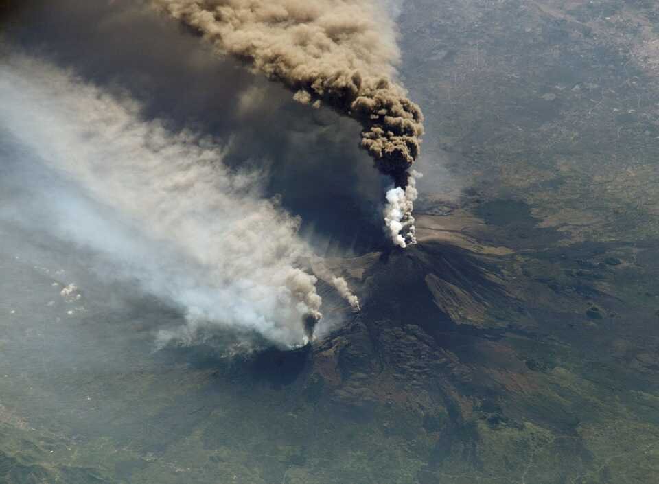 यह है दुनिया के 10 प्रलयकारी ज्वालामुखी, जो कर सकते है पृथ्वी को तबाह | Top 10 Most Dangerous Volcanoes in The World