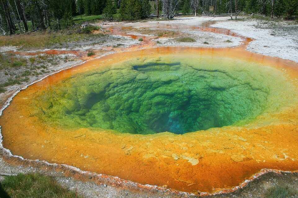 Yellowstone Volcano, Yellowstone National park, America,यह है दुनिया के 10 प्रलयकारी ज्वालामुखी, जो कर सकते है पृथ्वी को तबाह | Top 10 Most Dangerous Volcanoes in The World