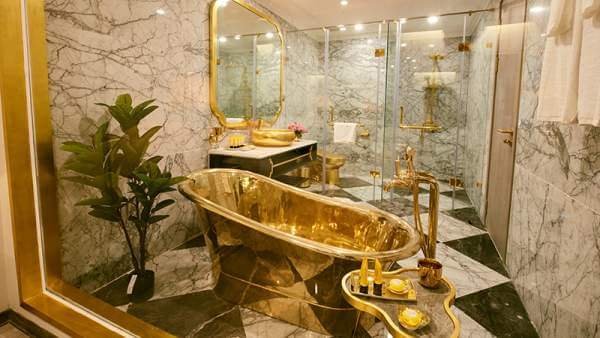 Information about World's first Gold Plated Hotel in Hindi | जाने दुनिया की सबसे पहली सोने की होटल के बारे में