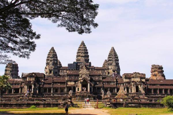 कंबोडिया देश, जहाँ पर है दुनिया का सबसे बड़ा हिन्दू मंदिर | कम्बोडिया देश के बारे में 16 रोचक तथ्य | Cambodia facts in Hindi